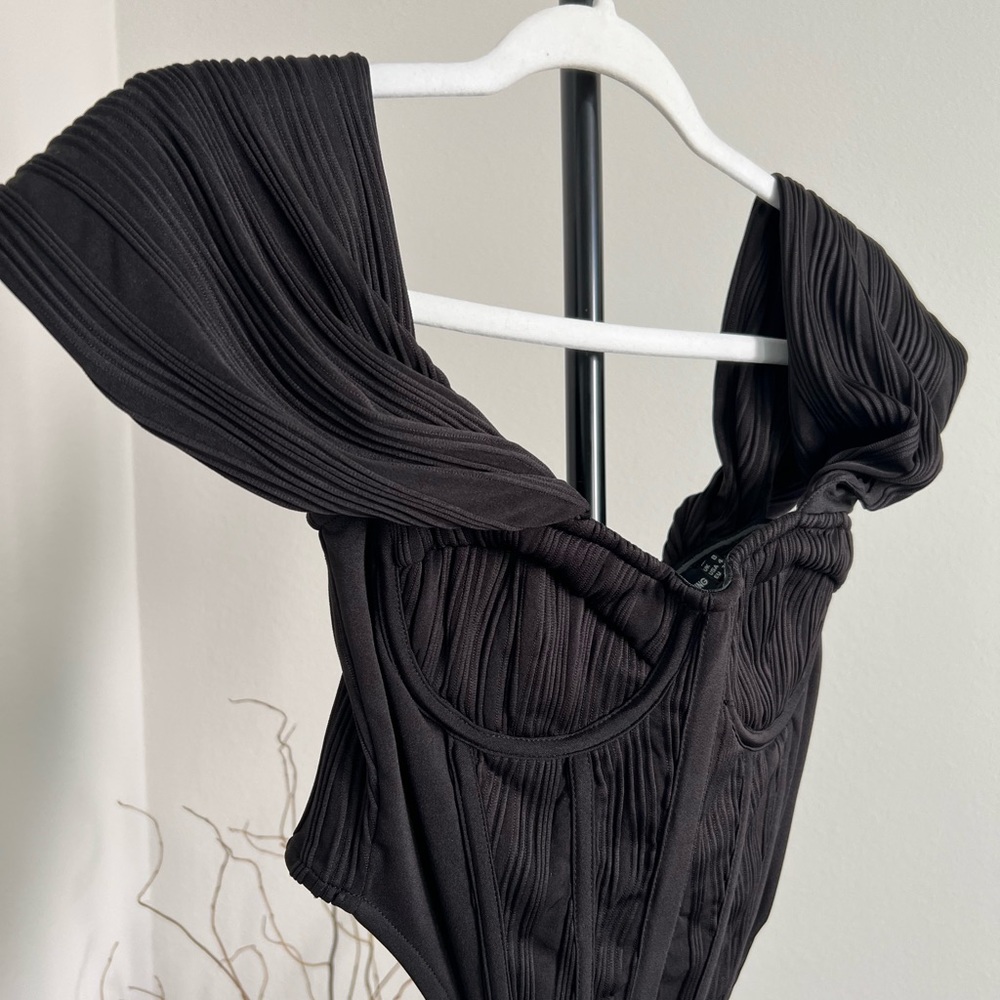 PrettyLittleThing Elegant Black Ribbed Crop Top